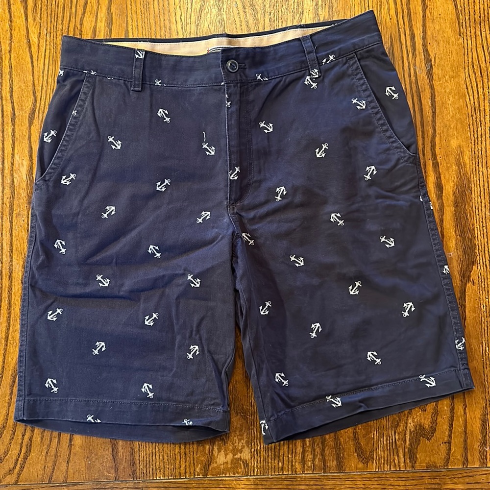 Izod Men’s shorts size 34, length 7in, blue and white